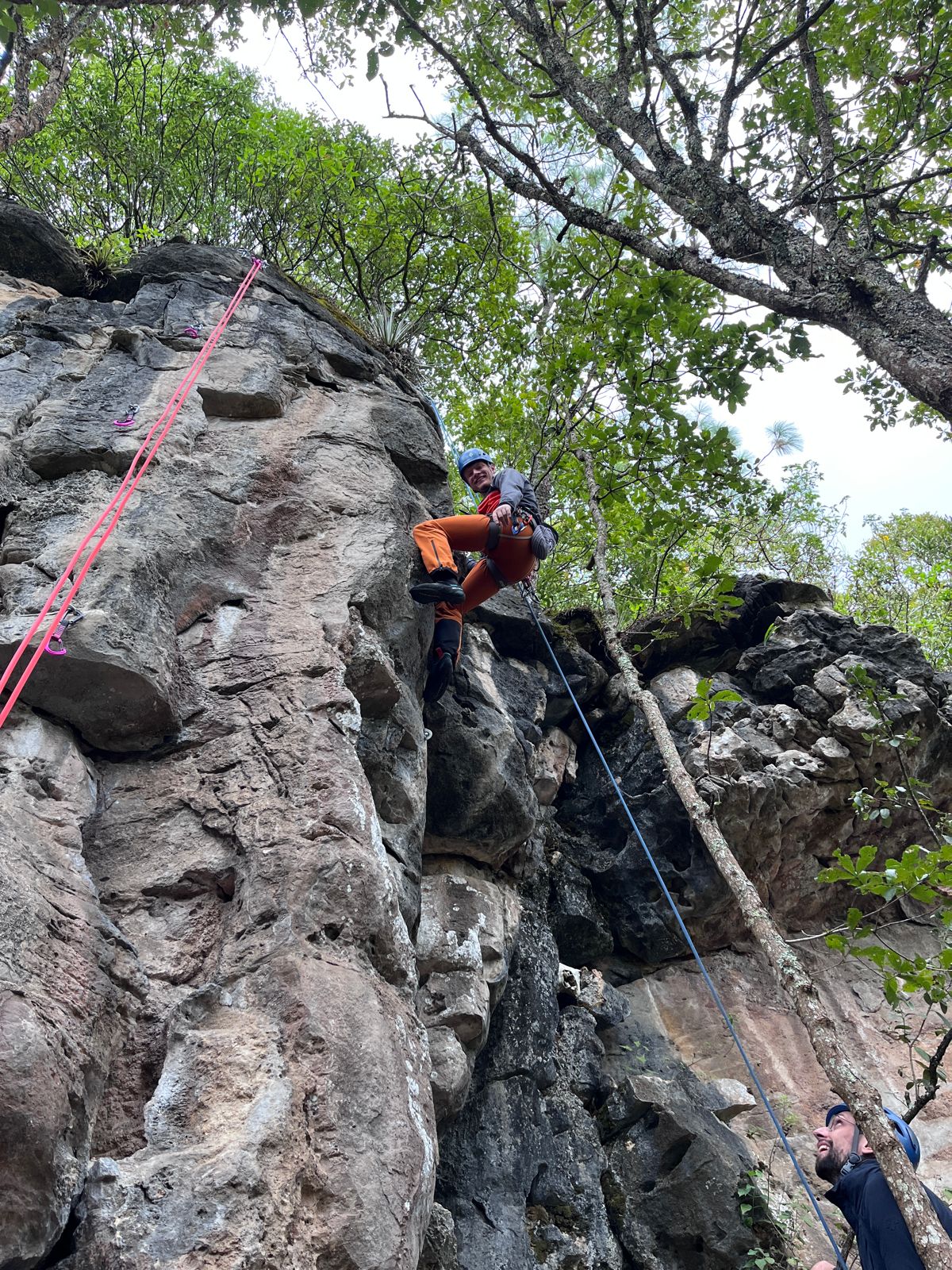 ESCALADA EN ROCA EN SAN CRISTÓBAL