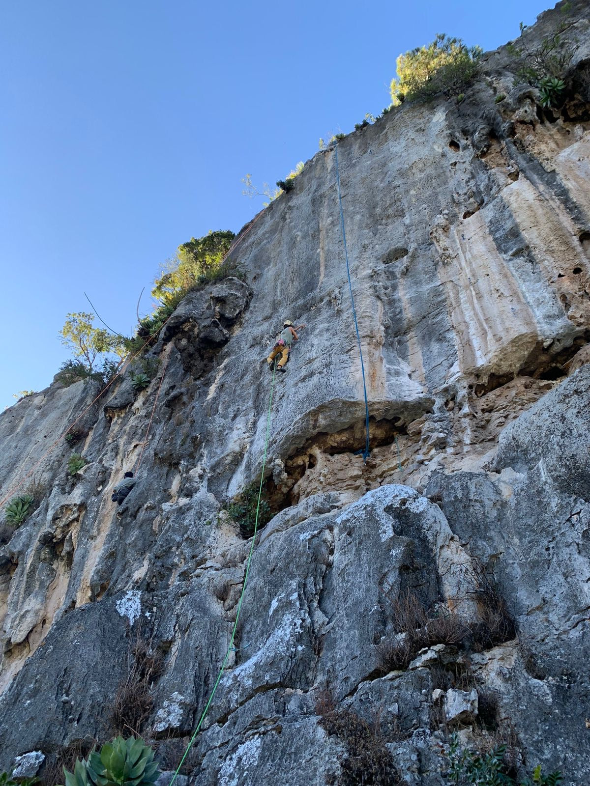 ESCALADA EN ROCA EN SAN CRISTÓBAL