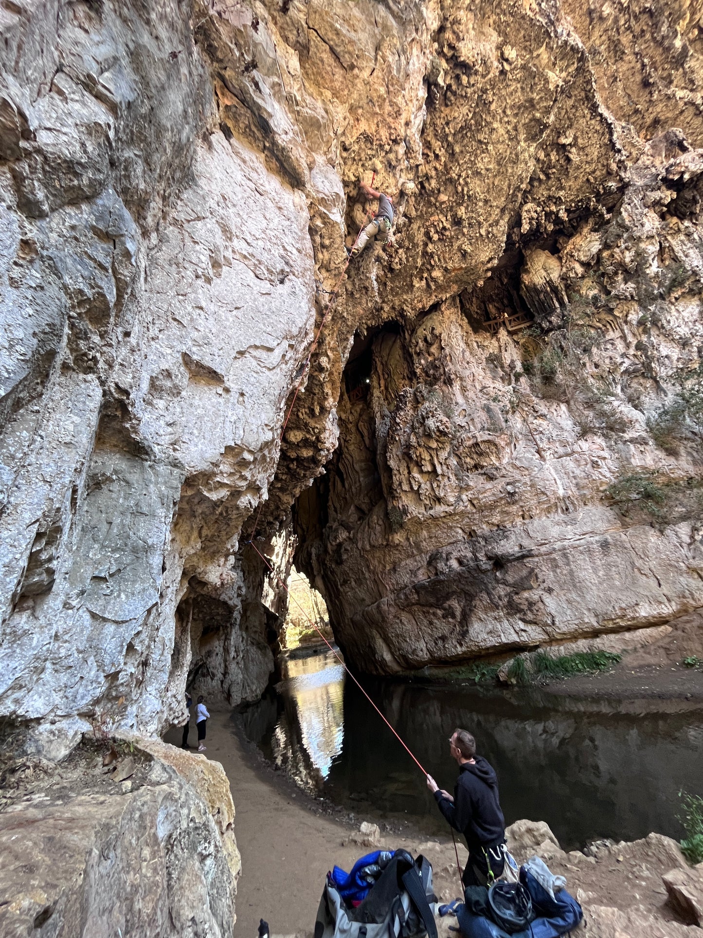 ESCALADA EN ROCA EN SAN CRISTÓBAL
