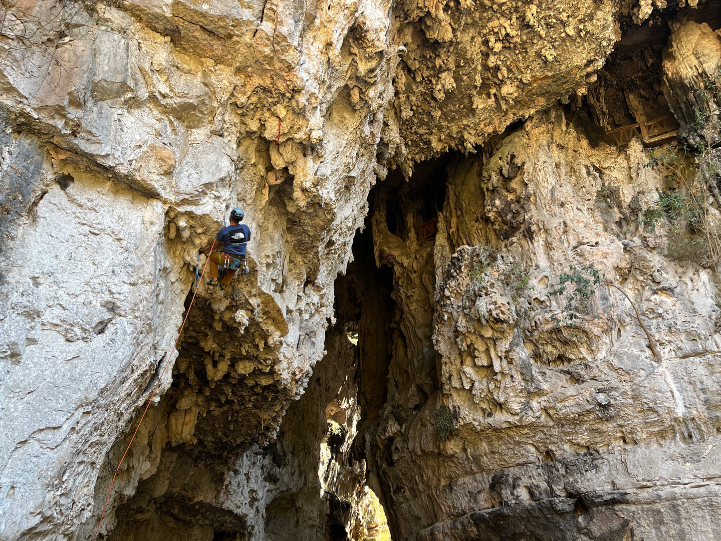 ESCALADA EN ROCA EN SAN CRISTÓBAL