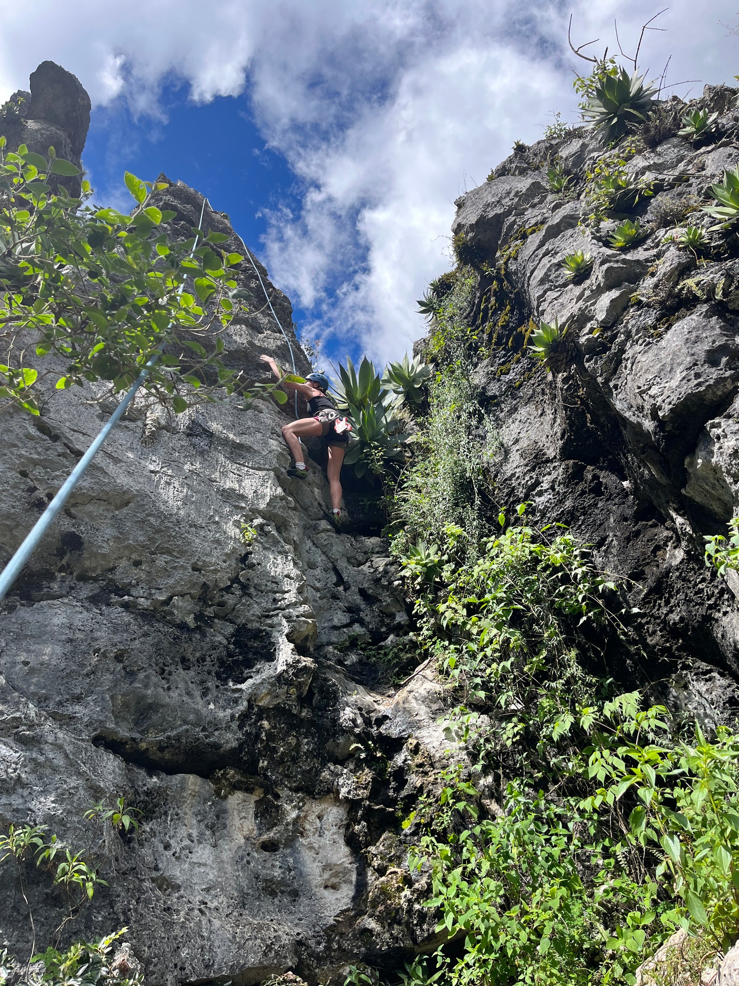 ESCALADA EN ROCA EN SAN CRISTÓBAL