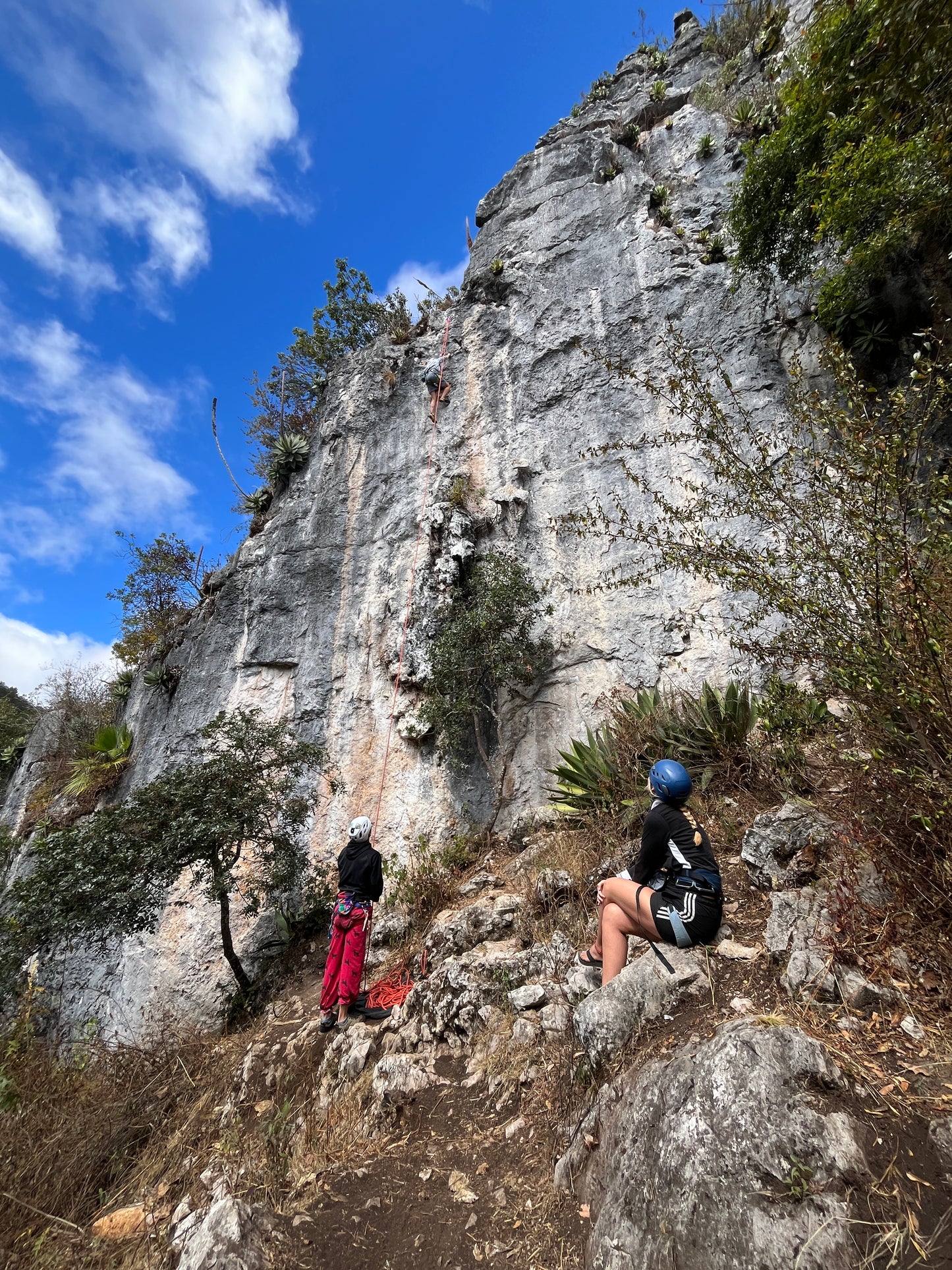 ESCALADA EN ROCA EN SAN CRISTÓBAL