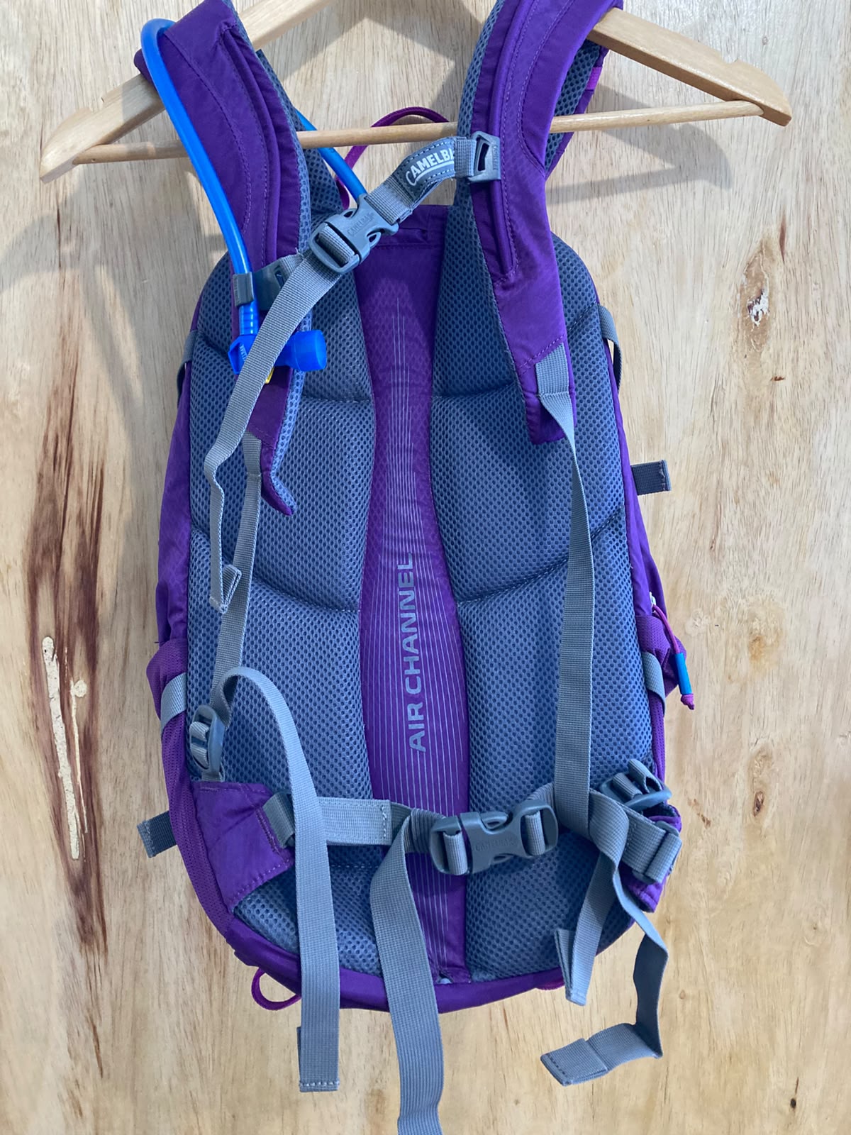 MOCHILA DE HIDRATACION-SEGUNDA MANO-HELENA 22 LITROS-CAMELCACK